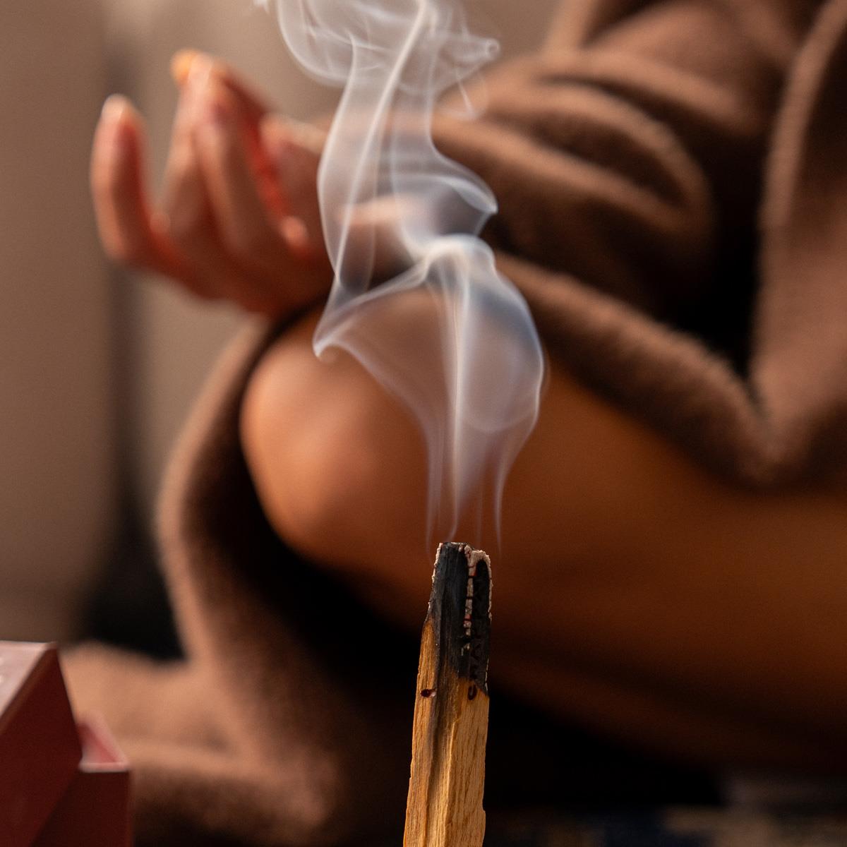 Palo Santo 25 Gr yakın çekim - reçineli, limonlu aroma - Chappal