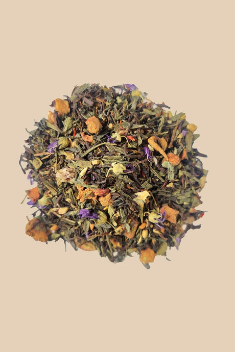 Mango Sencha Fusion bitki çayı paketinin önden görünümü